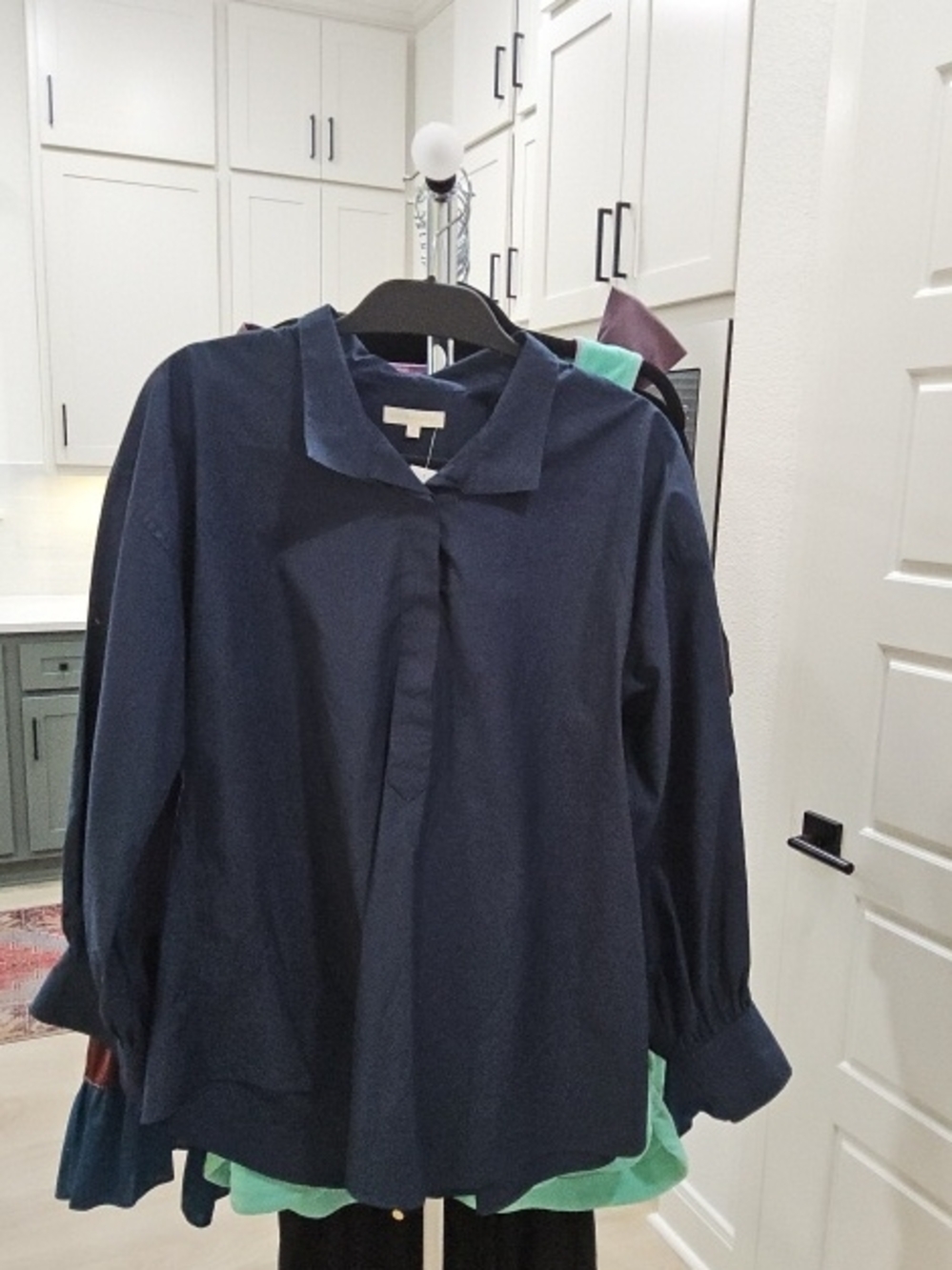 ANN MASHBURN Navy Collared Button-Front Shirt || Size Medium